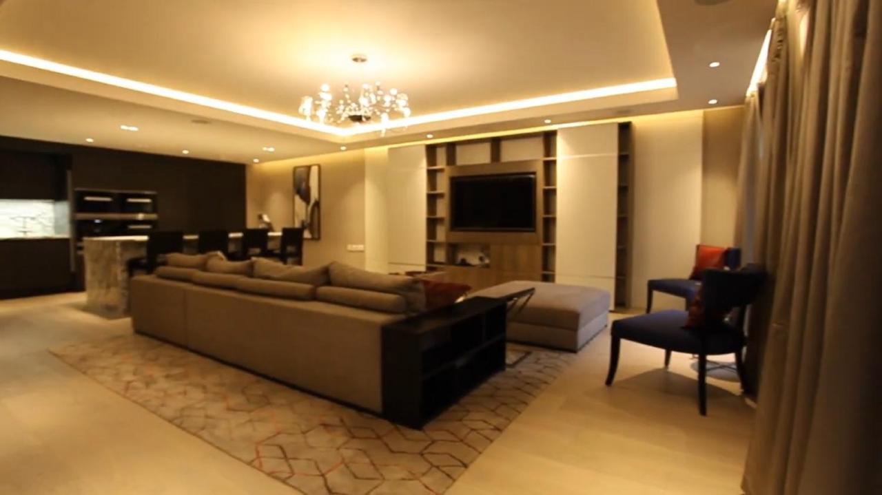 Luxurious Three Bedroom Flat In Chelsea Creek * Londra